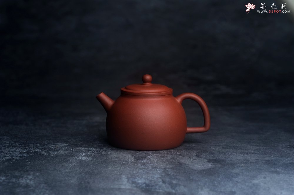 紫砂壶图片：美壶特惠 标矿级红泥小半月紫砂壶 茶人醉爱 - 美壶网