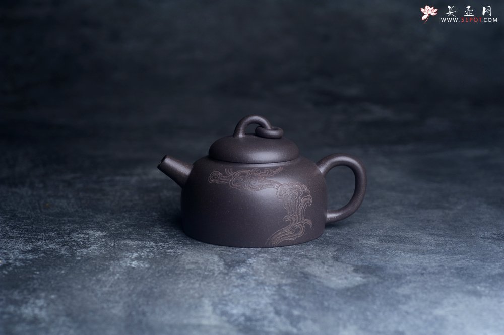 紫砂壶图片：美壶特惠 优质青灰泥精致祥云悠然紫砂壶 茶人醉爱 - 美壶网