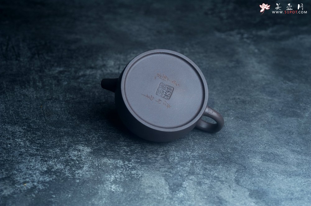 紫砂壶图片：美壶特惠 优质青灰泥精致祥云悠然紫砂壶 茶人醉爱 - 美壶网