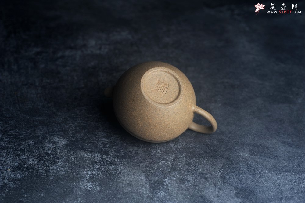 紫砂壶图片：美壶特惠 特好段泥精致松果壶 茶人醉爱 - 美壶网