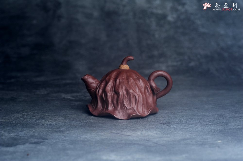 紫砂壶图片：美壶特惠 优质紫泥莲蓬壶 肌理丰富生动 茶人醉爱 - 美壶网