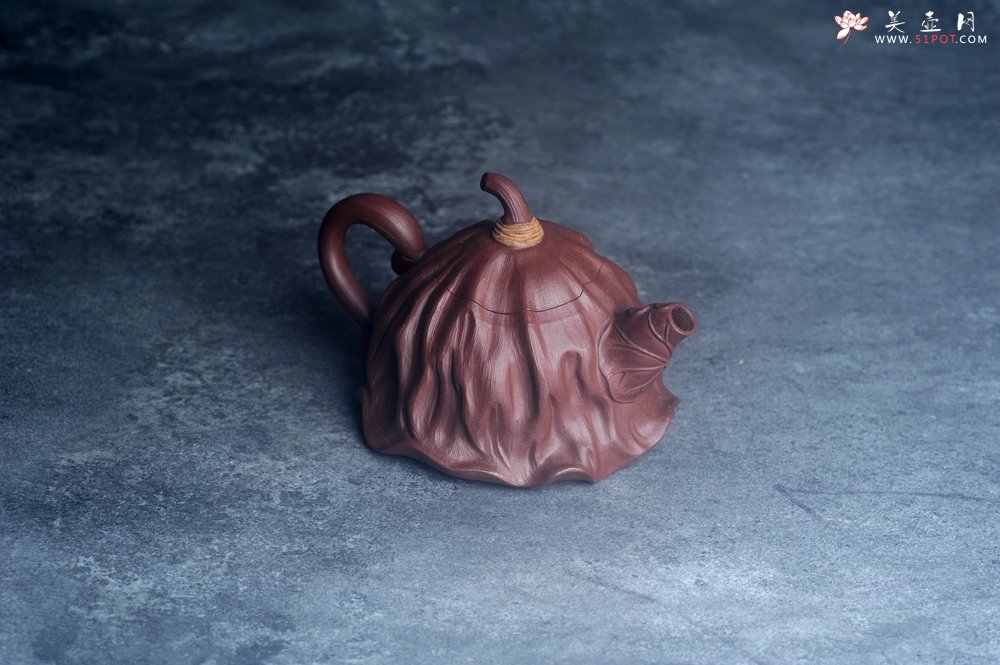 紫砂壶图片：美壶特惠 优质紫泥莲蓬壶 肌理丰富生动 茶人醉爱 - 美壶网