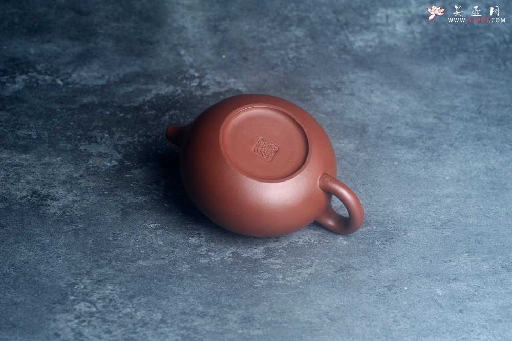 紫砂壶图片：美壶特惠 特好清水泥扁古壶 茶人醉爱 - 美壶网