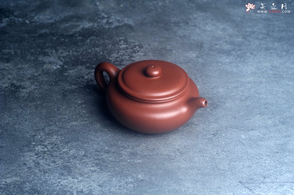 紫砂壶图片：美壶特惠 特好清水泥扁古壶 茶人醉爱 - 美壶网