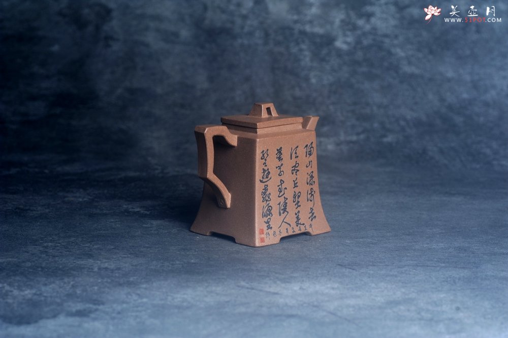 紫砂壶图片：美壶特惠 特好老段泥方钟壶 泥绘山水特文气 - 美壶网