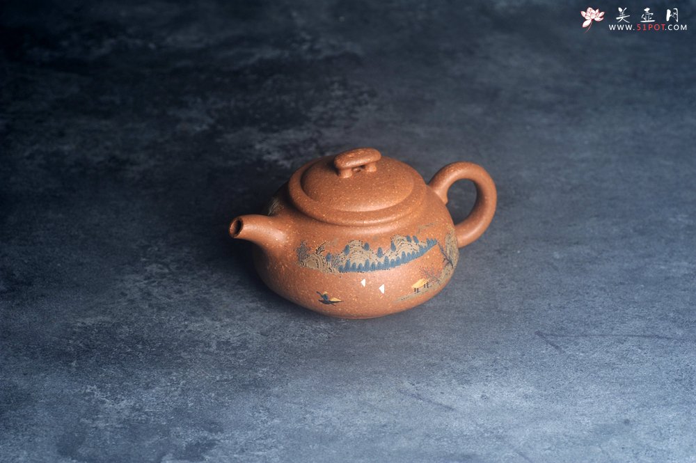 紫砂壶图片：美壶特惠 优质粗砂降坡泥桥钮合欢紫砂壶 泥绘山水 特文气 - 美壶网