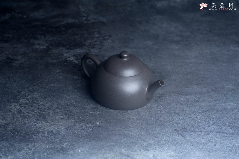 紫砂壶图片：美壶特惠 特好大水潭天青泥精工薄胎半月壶 - 美壶网