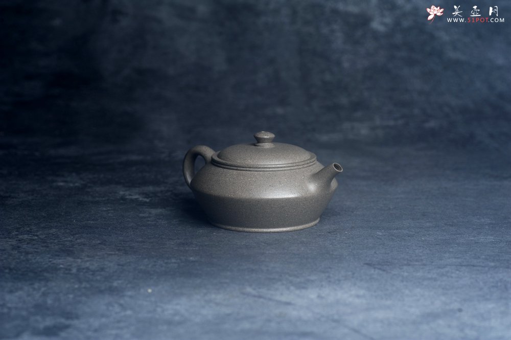 紫砂壶图片：美壶特惠 特好芝麻绿泥小虚扁壶 茶人醉爱 - 美壶网