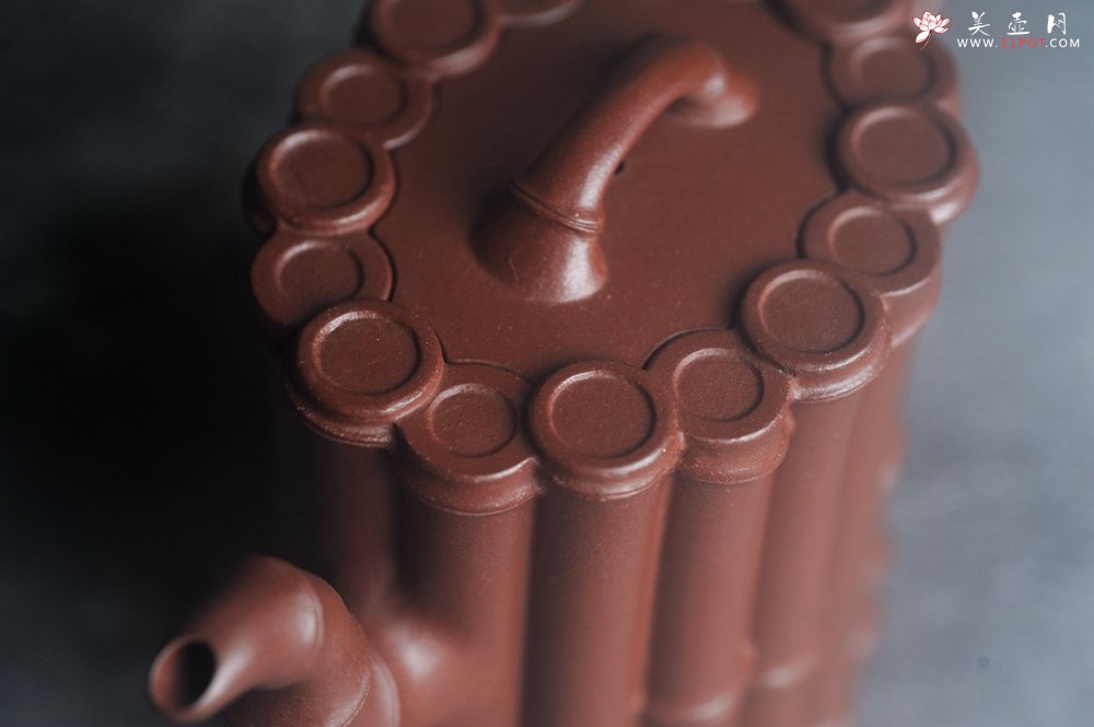 紫砂壶图片：实力派工艺师周斌精工底槽清十六竹壶 - 美壶网