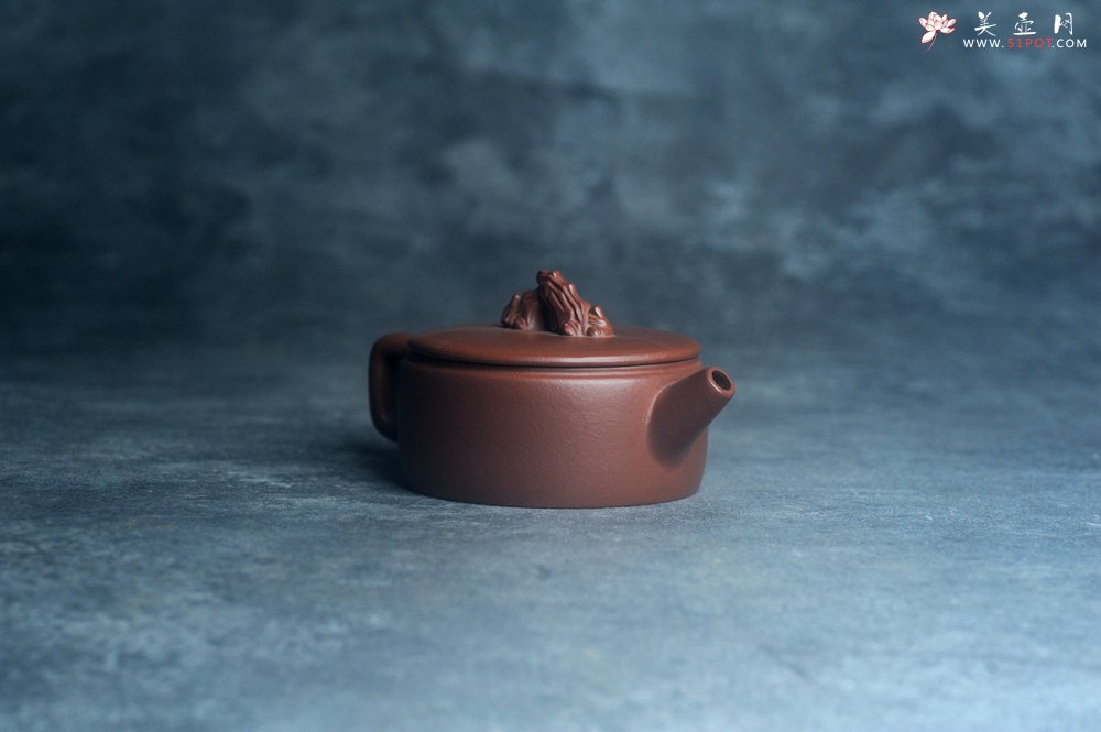 紫砂壶图片：美壶特惠 手工手制紫砂壶特好底槽青假山汉瓦壶 底部刻老虎 栩栩如生 茶壶 茶具 单壶 - 美壶网