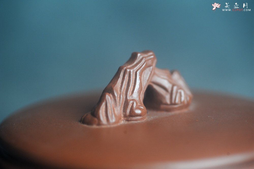 紫砂壶图片：美壶特惠 手工手制紫砂壶特好底槽青假山汉瓦壶 底部刻老虎 栩栩如生 茶壶 茶具 单壶 - 美壶网