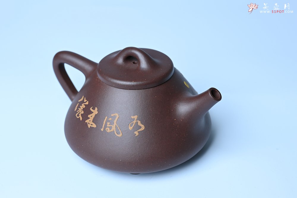 紫砂壶图片：实力派工艺师周斌全手工紫玉金砂子冶石瓢 刻绘孔雀 特文气 - 美壶网