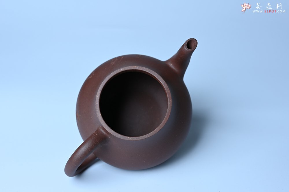 紫砂壶图片：毛国强入室弟子黄云初 特好老紫泥梨形壶 名家何水法书法＂壶在自香＂ 刘世涛伯陶刻 - 美壶网