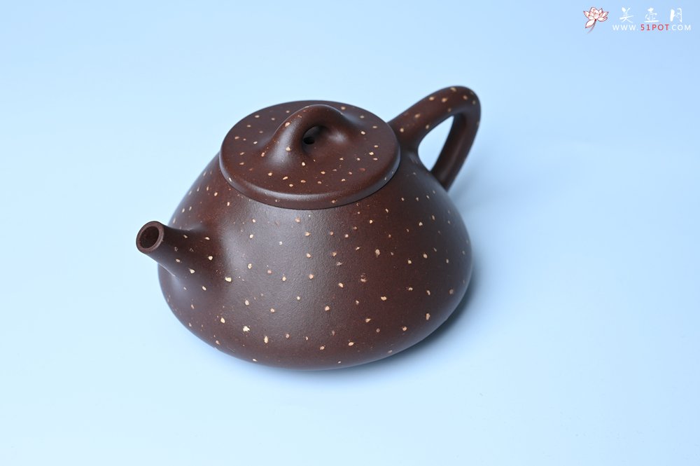 紫砂壶图片：潜力股周小培 特好老紫泥铺砂全手工子冶石瓢 - 美壶网