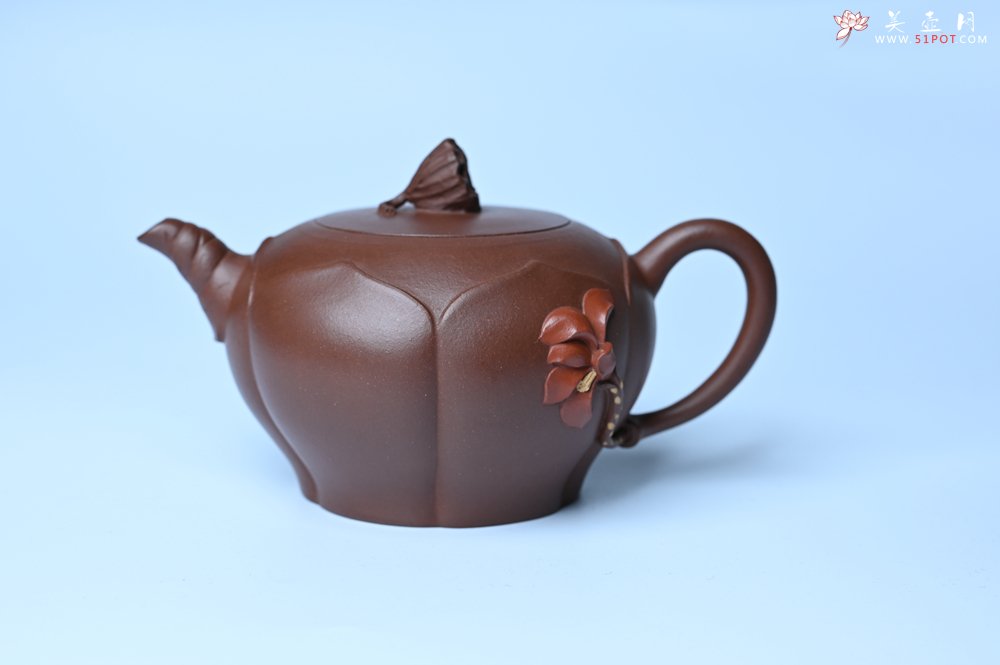 紫砂壶图片：美壶特惠 贴花活灵活现 精致荷花壶 茶人醉爱 - 美壶网