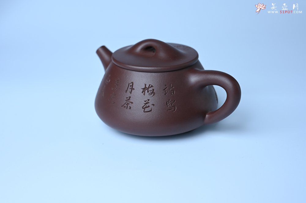 紫砂壶图片：实力派工艺师周斌 优质底槽青全手工精工满瓢壶 陶兴双刀装饰 诗写梅花月,茶烹谷雨春 - 美壶网