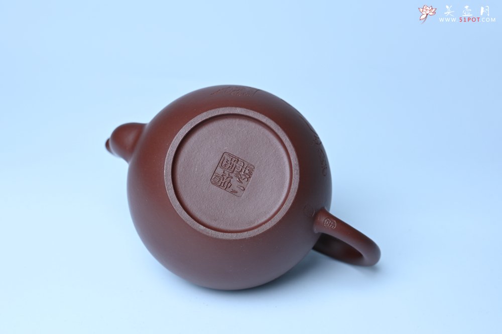 紫砂壶图片：油润黄龙山4号深井红皮龙 全手工高灯壶 文气装饰人物 道法自然 - 美壶网