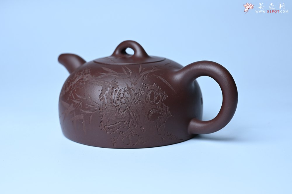 紫砂壶图片：潜力股周小培老师 油润底槽清 卡盖难度相当大 全手工半月紫砂壶 花间渴想相如露,竹不闲参陆羽经 - 美壶网