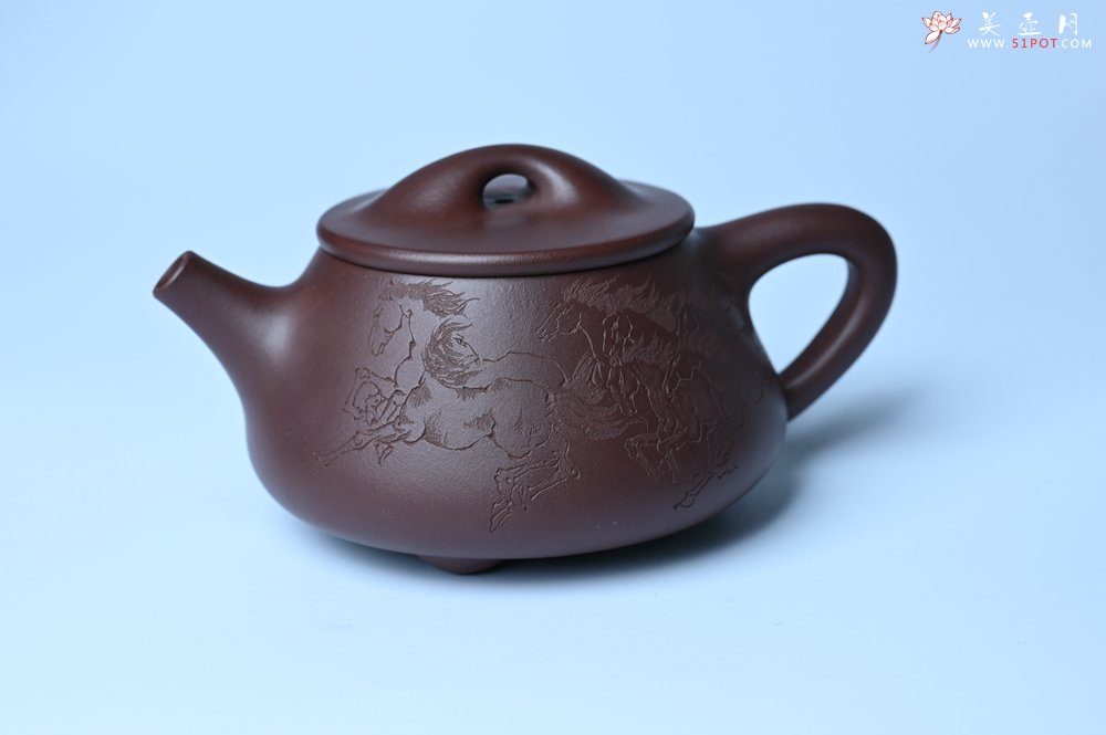 紫砂壶图片：实力派周斌 优质底槽青全手工精工满瓢壶  范小君徒杨志超装饰七骏图 - 美壶网