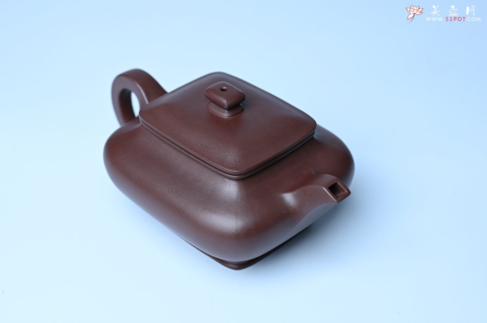 紫砂壶图片：油润老紫泥全手工精工小四方虚扁壶 - 美壶网