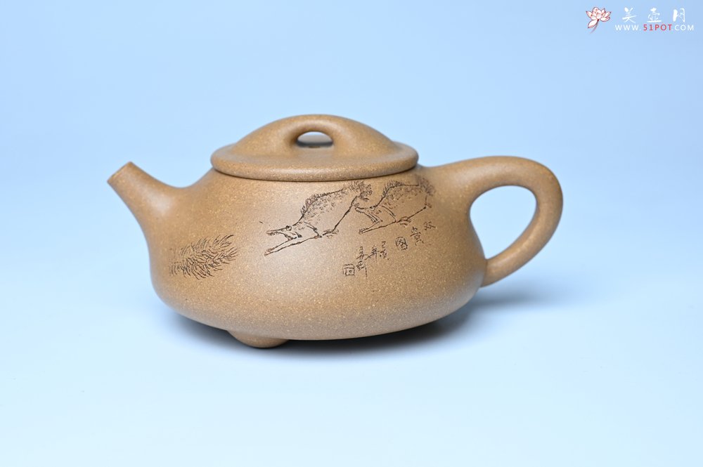 紫砂壶图片：潜力股周小培全手工老黄段泥（家藏老料 油润无比 识者自知）景舟石瓢 装饰鳜鱼图 双贵图 寓意富贵如意 - 美壶网