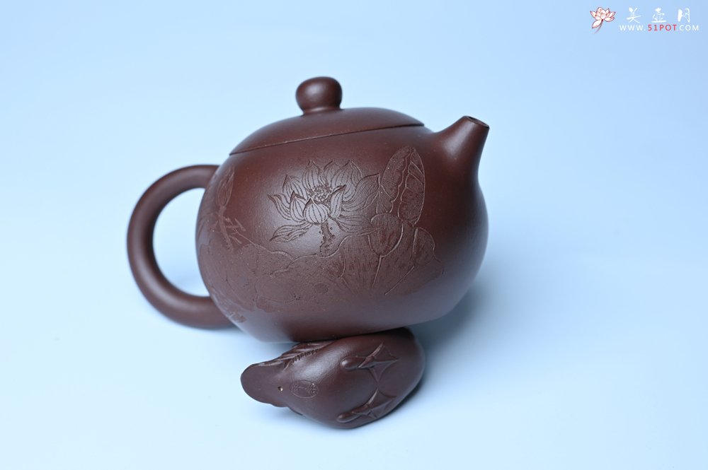 紫砂壶图片：油润底曹青 全手工西施茶壶 玉洁冰清 接天莲叶无穷碧 映日荷花别样红 - 美壶网