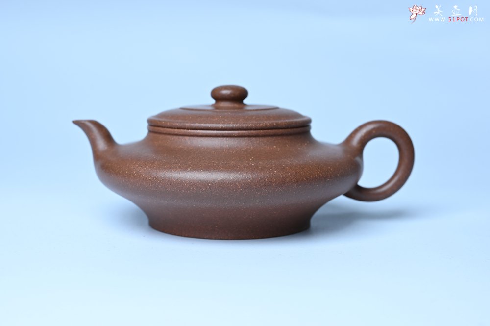 紫砂壶图片：潜力股周小培 特好文革老紫泥 全手工虚扁壶 难度大 好壶期待与您结缘 - 美壶网