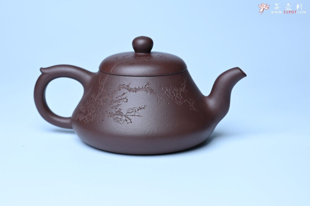 紫砂壶图片：潜力股周小培老师 全手工底槽青缘德壶 装饰通转梅花特文气 期待与您结缘 - 美壶网