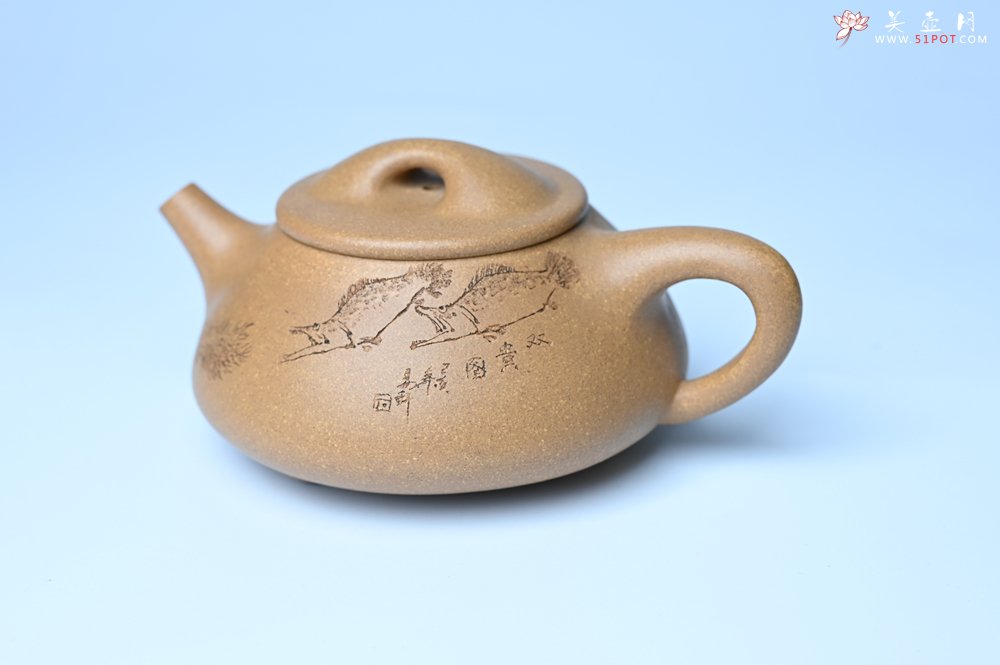 紫砂壶图片：潜力股周小培全手工老黄段泥（家藏老料 油润无比 识者自知）景舟石瓢 装饰鳜鱼图 双贵图 寓意富贵如意 - 美壶网