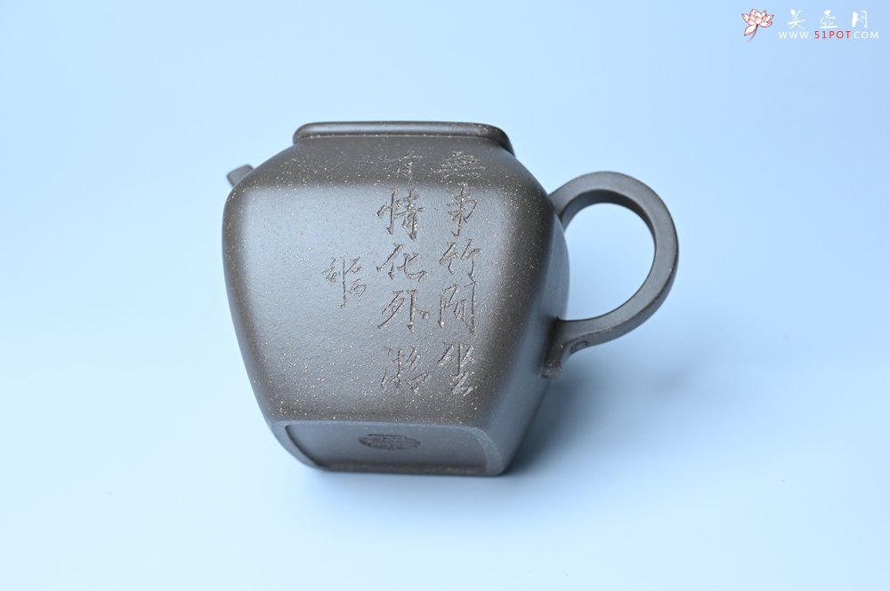 紫砂壶图片：美壶特惠 精致青灰段泥混方巨轮壶 茶壶 无事竹间坐 有情化外游 - 美壶网