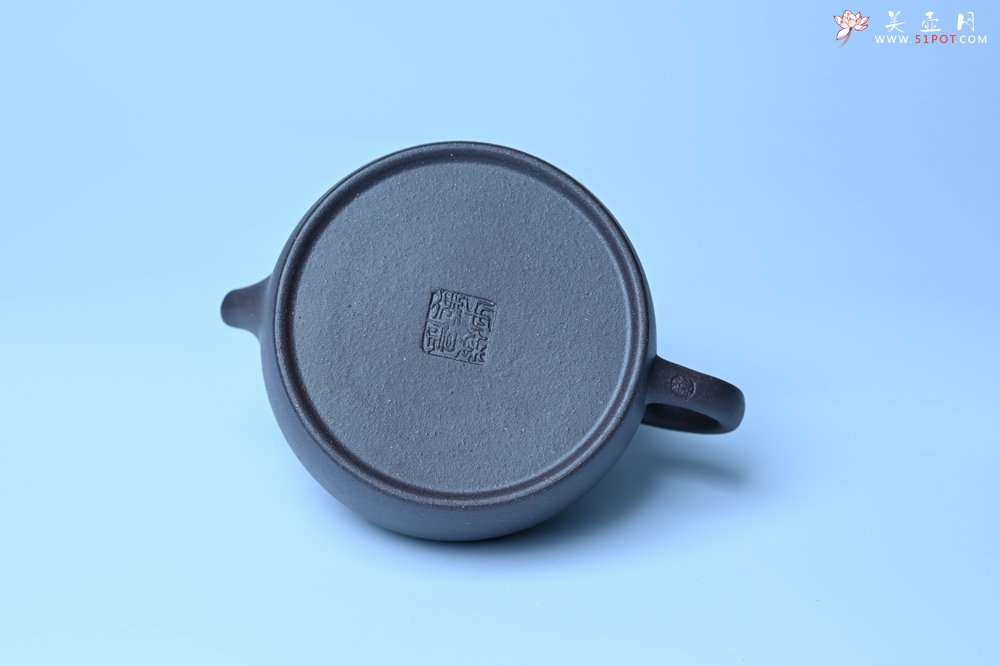 紫砂壶图片：美壶特惠 精品青灰泥玉兔紫砂壶 茶人醉爱 - 美壶网