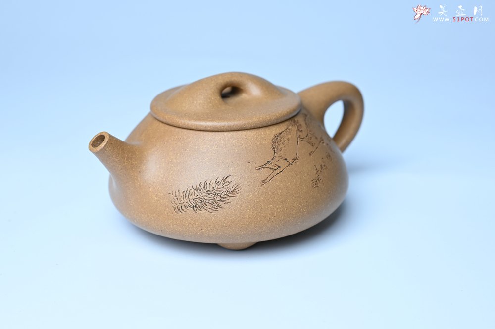 紫砂壶图片：潜力股周小培全手工老黄段泥（家藏老料 油润无比 识者自知）景舟石瓢 装饰鳜鱼图 双贵图 寓意富贵如意 - 美壶网