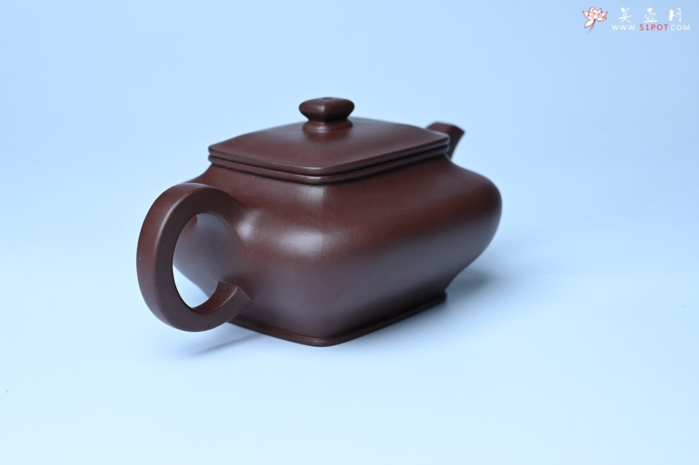 紫砂壶图片：油润老紫泥全手工精工小四方虚扁壶 - 美壶网