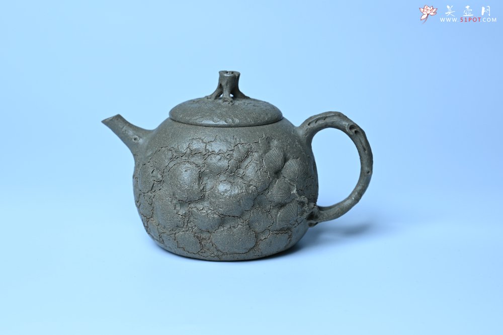 紫砂壶图片：美壶特惠 特好老青段泥云松供春壶 茶人醉爱 - 美壶网