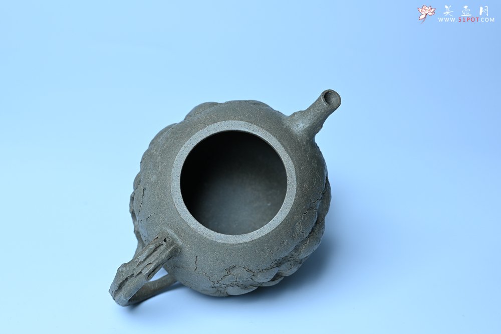 紫砂壶图片：美壶特惠 特好老青段泥云松供春壶 茶人醉爱 - 美壶网