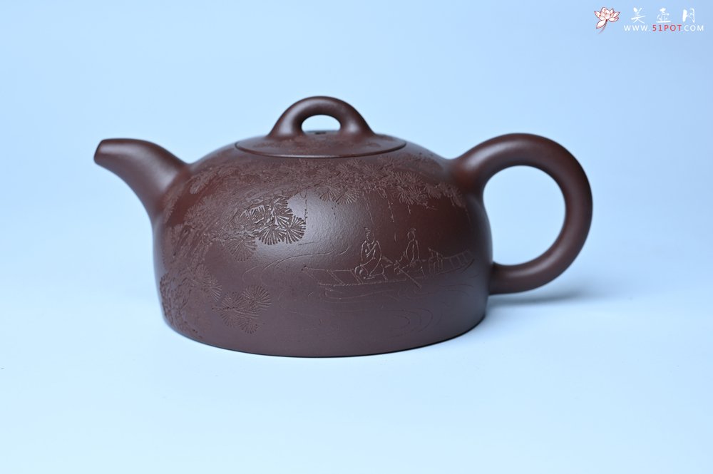 紫砂壶图片：油润底槽清 卡盖难度相当大 全手工半月紫砂壶  君臣一梦,今古空名 但远山长,云山乱,晓山青 - 美壶网