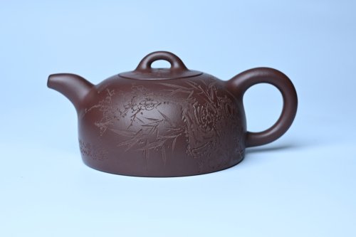周小培紫砂壶 潜力股周小培老师 油润底槽清 卡盖难度相当大 全手工半月紫砂壶 花间渴想相如露,竹不闲参陆羽经 原矿底槽清