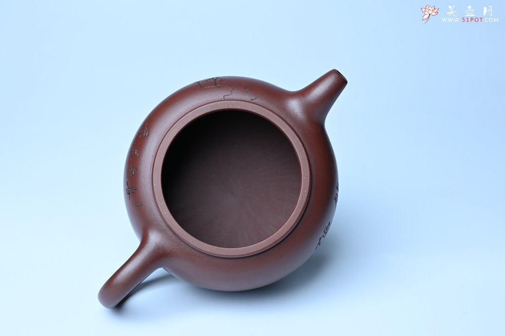 紫砂壶图片：潜力股周小培老师 4号井深井红皮龙 全手工过桥井栏壶 装饰人物特文气 - 美壶网