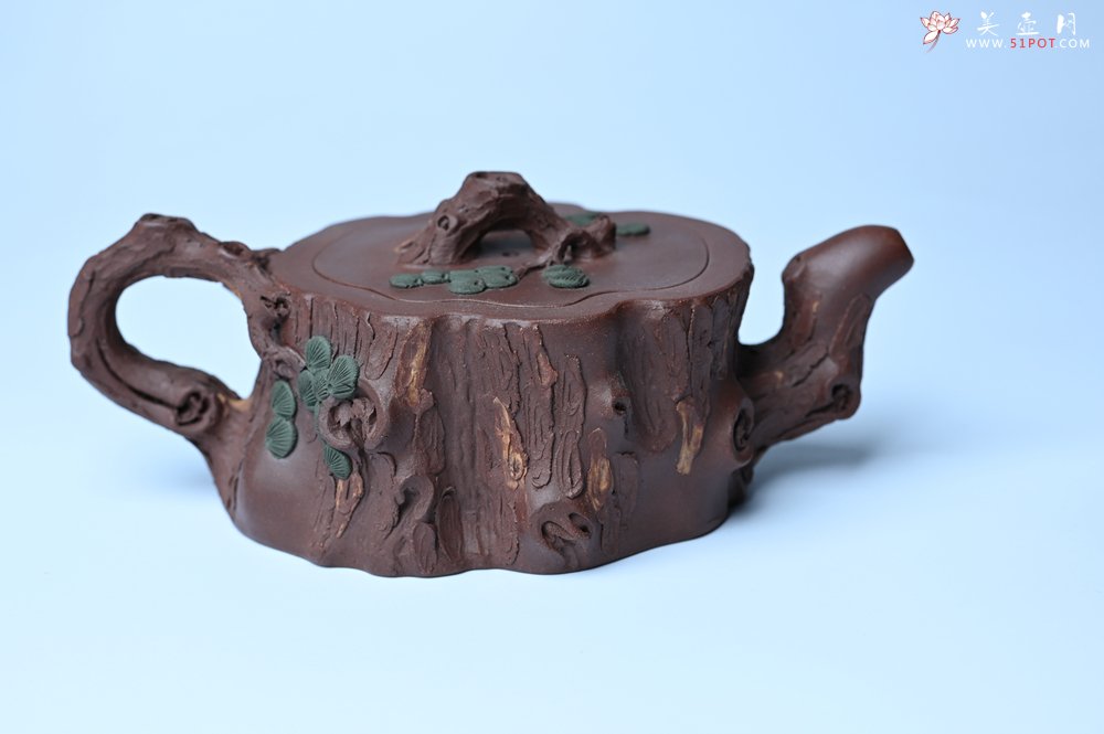 紫砂壶图片：实力派国工奚亮 全手工双色松桩壶 此壶灵动刻画描绘松桩之形 - 美壶网
