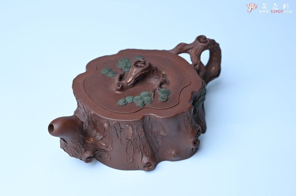 紫砂壶图片：实力派国工奚亮 全手工双色松桩壶 此壶灵动刻画描绘松桩之形 - 美壶网