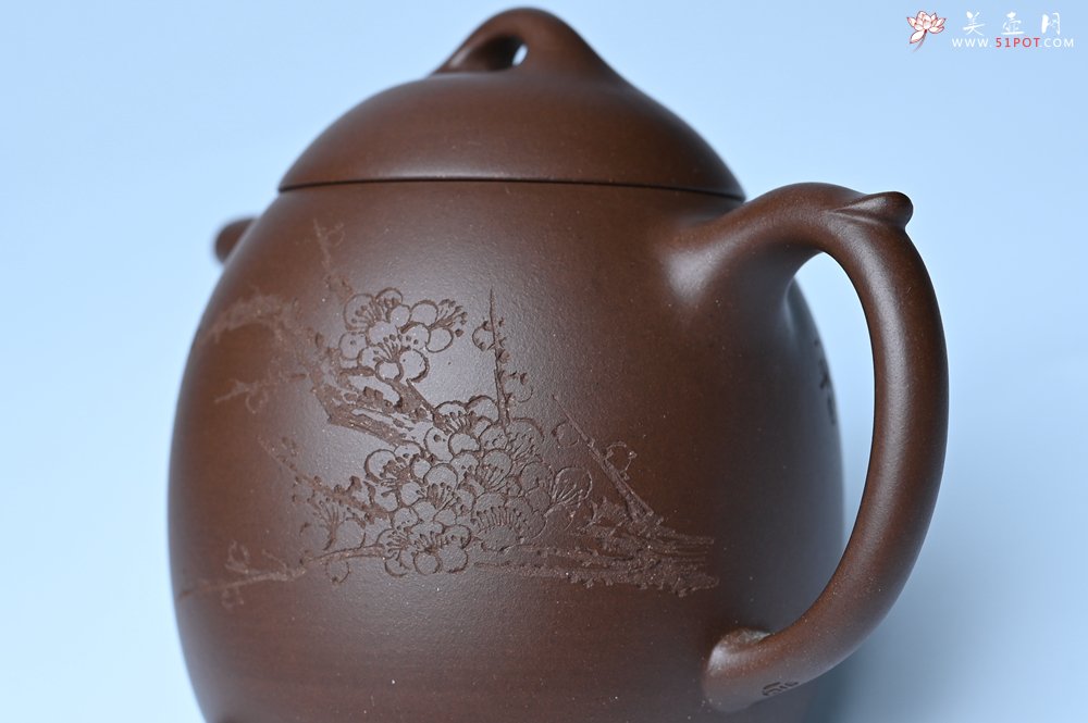 紫砂壶图片：美壶福利特惠 精致特好老紫泥秦权壶 刻梅花 特文气 - 美壶网
