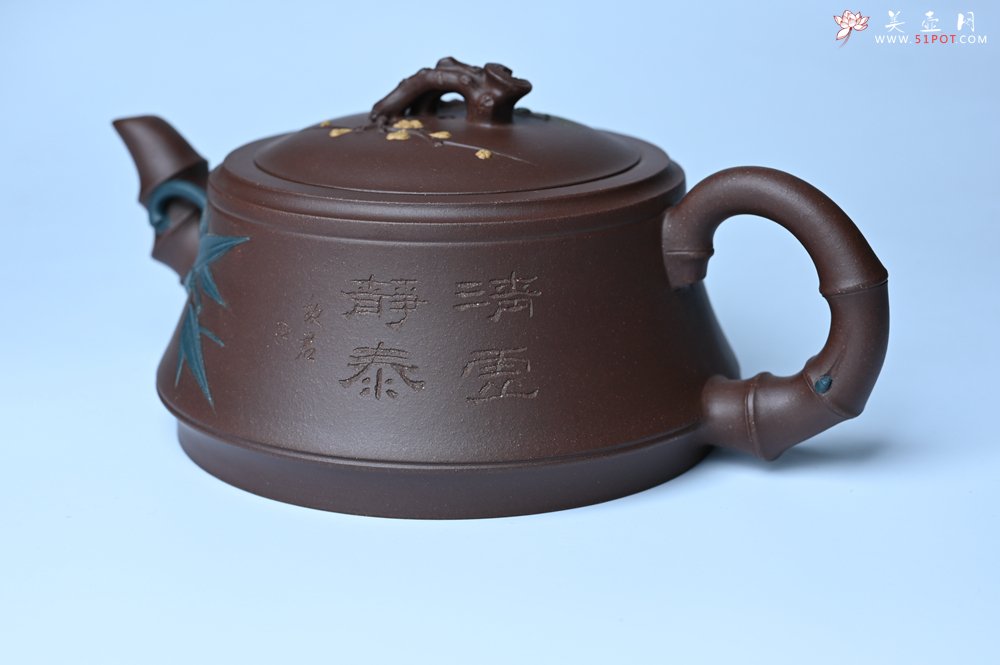 紫砂壶图片：美壶年底特惠 精品松竹梅紫砂壶 清虚静泰 暮色苍茫看劲松 乱云飞渡仍从容 - 美壶网