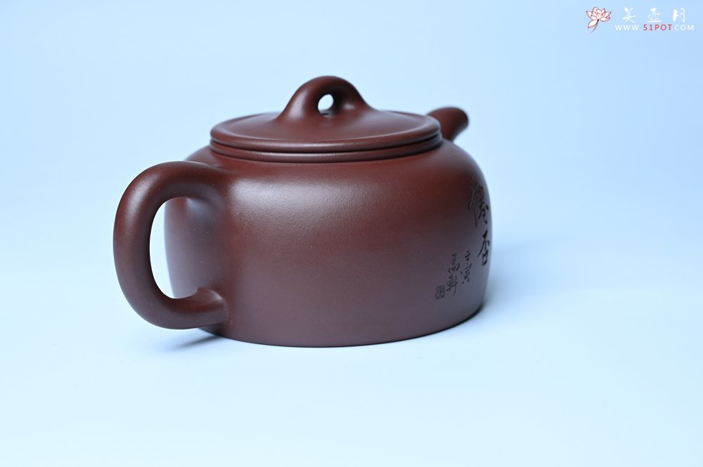 紫砂壶图片：潜力股周小培老师 4号井深井红皮龙 全手工过桥井栏壶 装饰人物特文气 - 美壶网