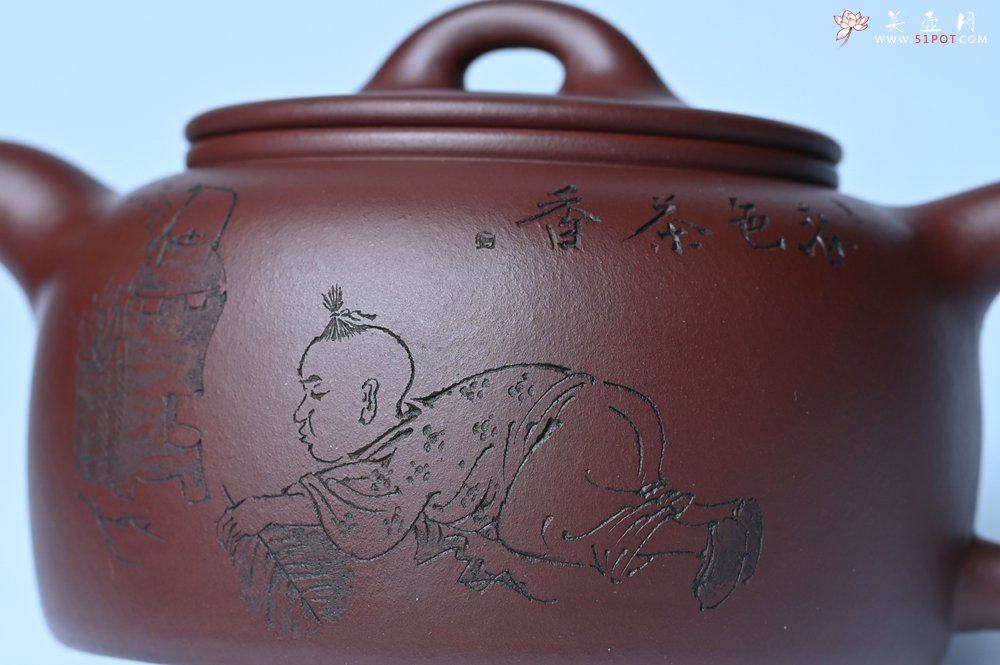 紫砂壶图片：潜力股周小培老师 4号井深井红皮龙 全手工过桥井栏壶 装饰人物特文气 - 美壶网