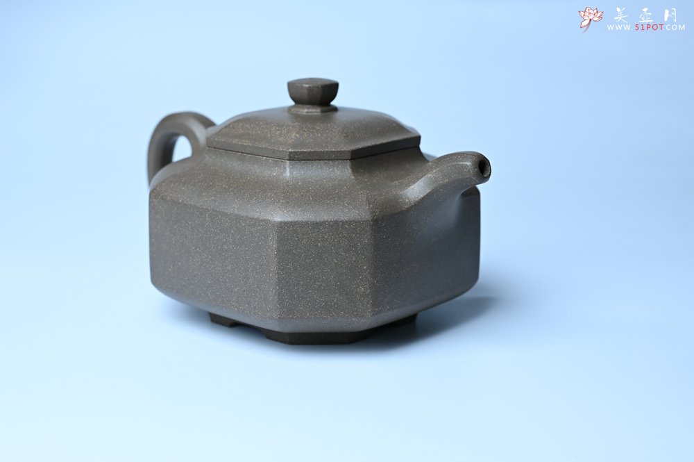 紫砂壶图片：实力派张海艳全手工蟹壳老青段泥精工八方侧角壶 气势磅礴 - 美壶网