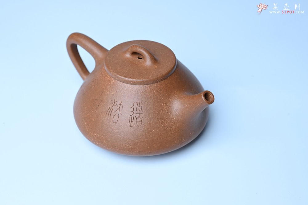 紫砂壶图片：油润五彩段泥 全手工薄胎子冶石瓢 难度大 骨肉匀挺 文气装饰罗汉图 - 美壶网