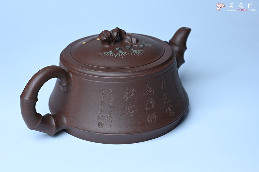 紫砂壶图片：美壶年底特惠 精品松竹梅紫砂壶 清虚静泰 暮色苍茫看劲松 乱云飞渡仍从容 - 美壶网