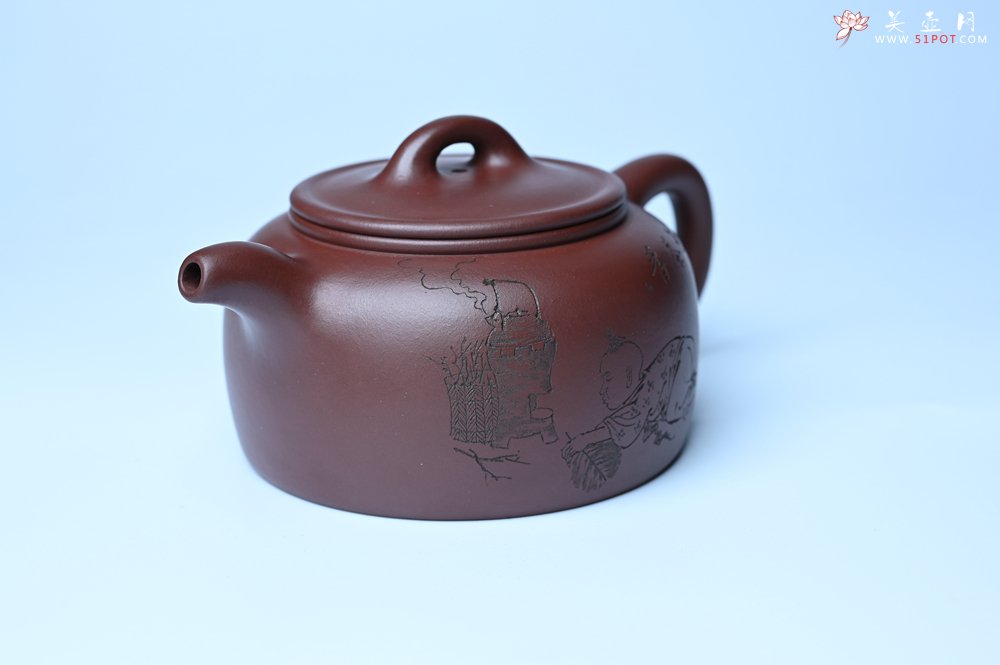 紫砂壶图片：潜力股周小培老师 4号井深井红皮龙 全手工过桥井栏壶 装饰人物特文气 - 美壶网