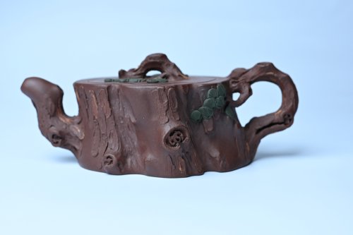 奚亮紫砂壶 实力派国工奚亮 全手工双色松桩壶 此壶灵动刻画描绘松桩之形 原矿紫泥