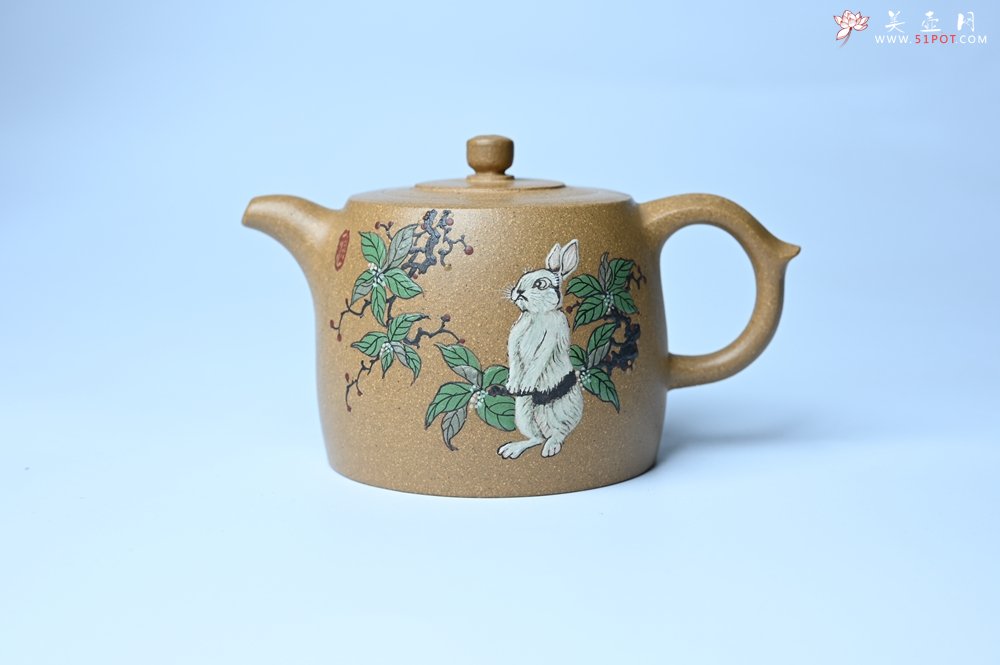 紫砂壶图片：美壶特惠 精致特好黄段泥井栏壶 泥绘祥瑞兔子 惠风和畅 寓意吉祥好运常来 - 美壶网